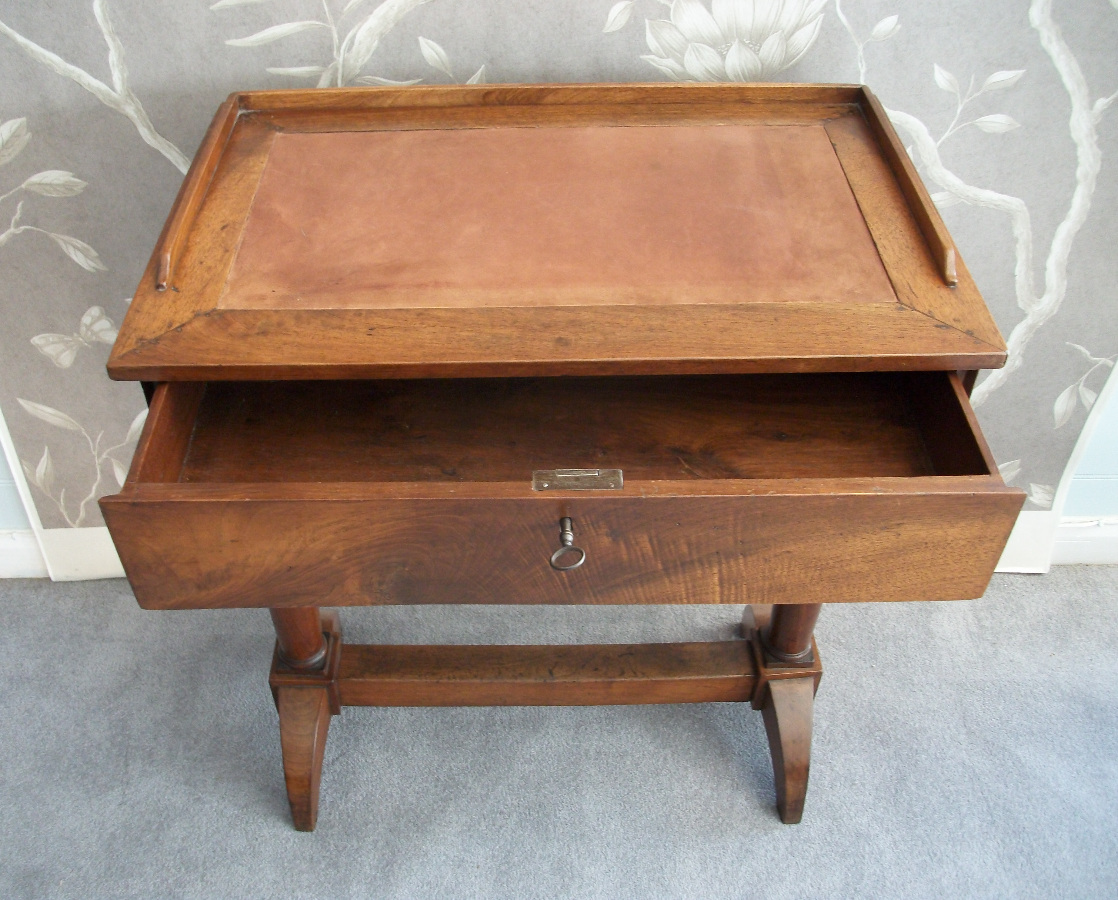 Italian small writing table